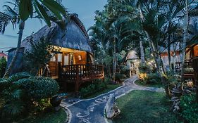 Alam Nusa Bungalow Huts & Spa